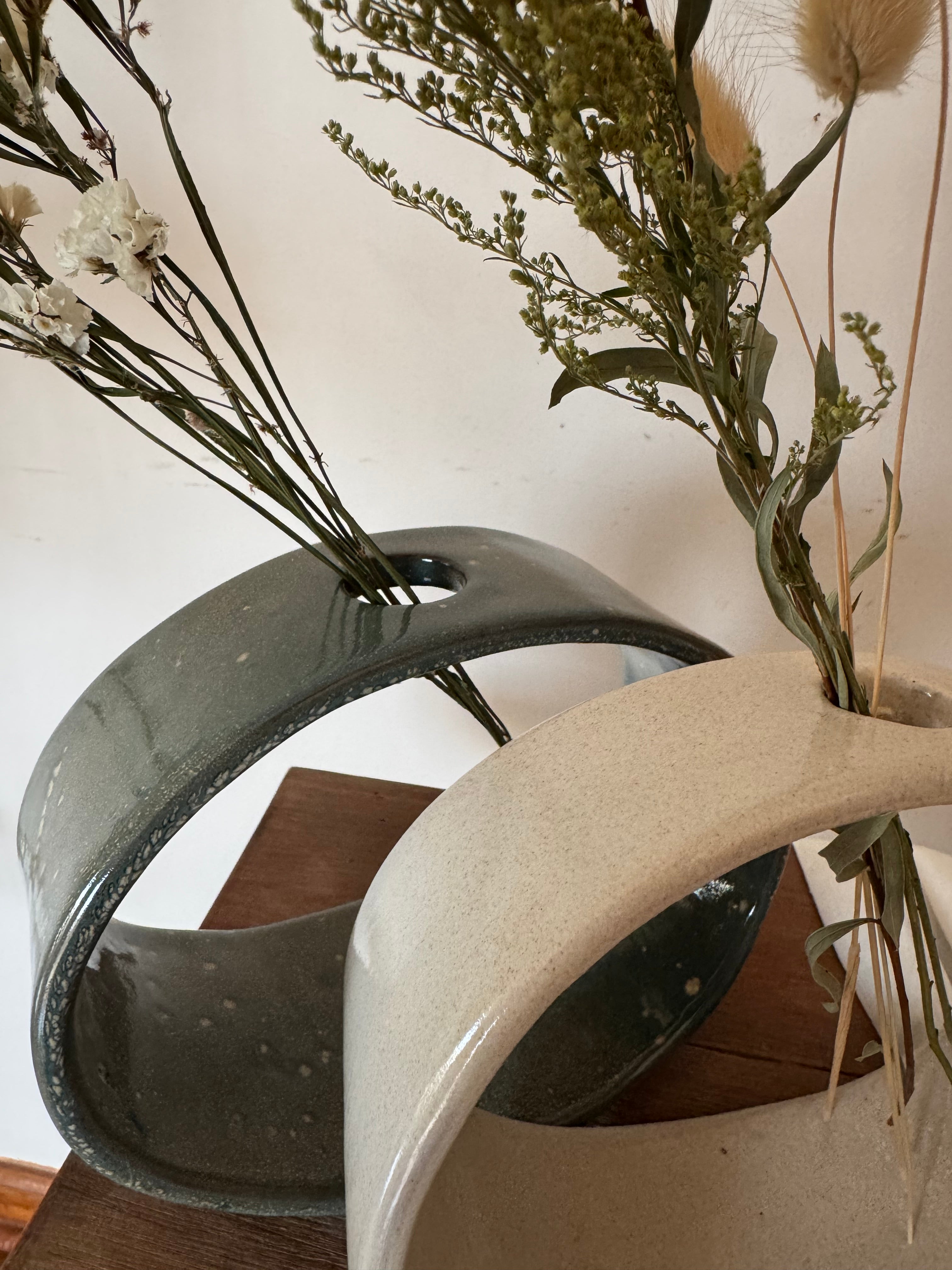 The Novel Ring Vases - Light Fusion
