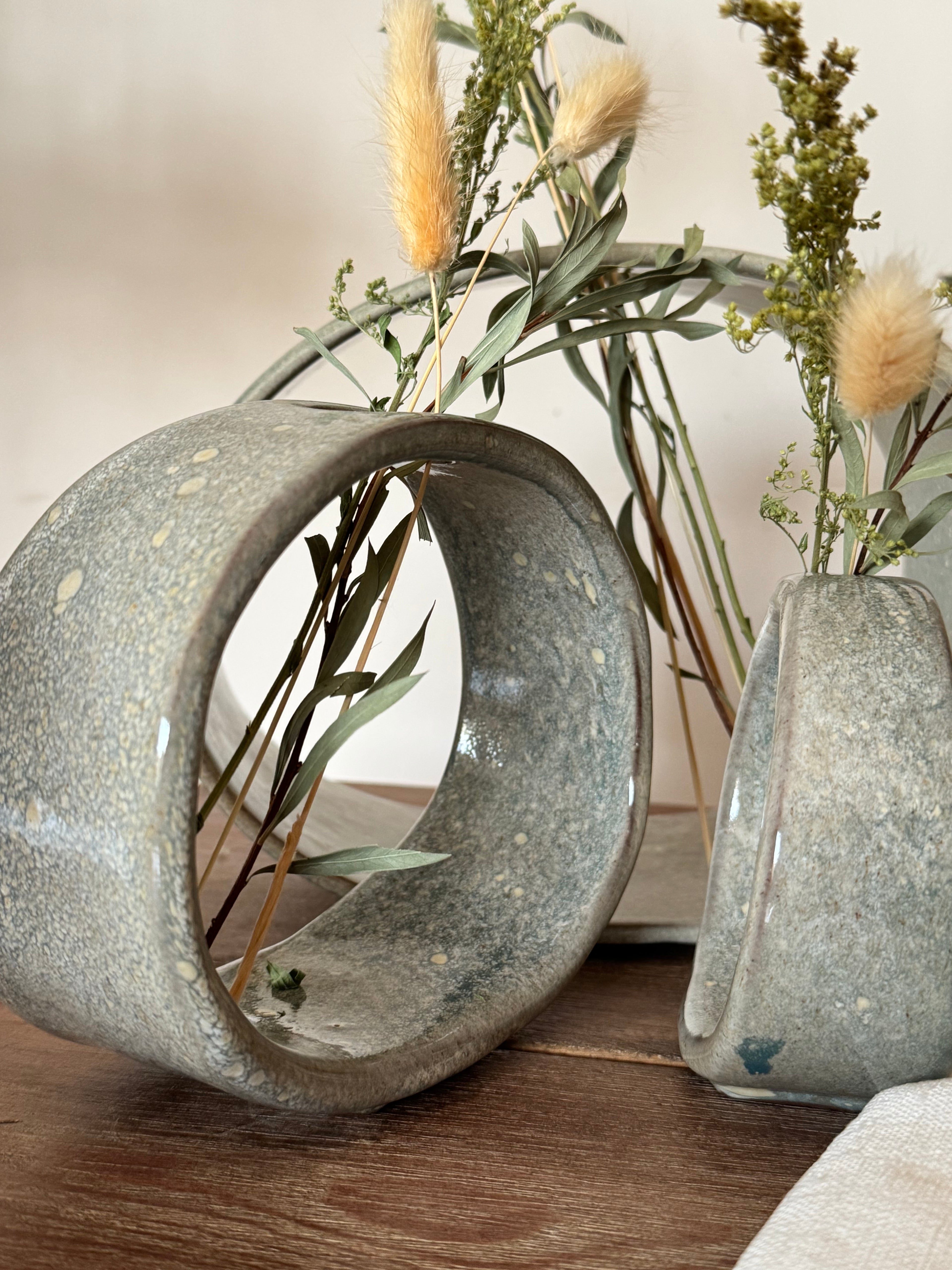 The Novel Ring Vases - Light Fusion