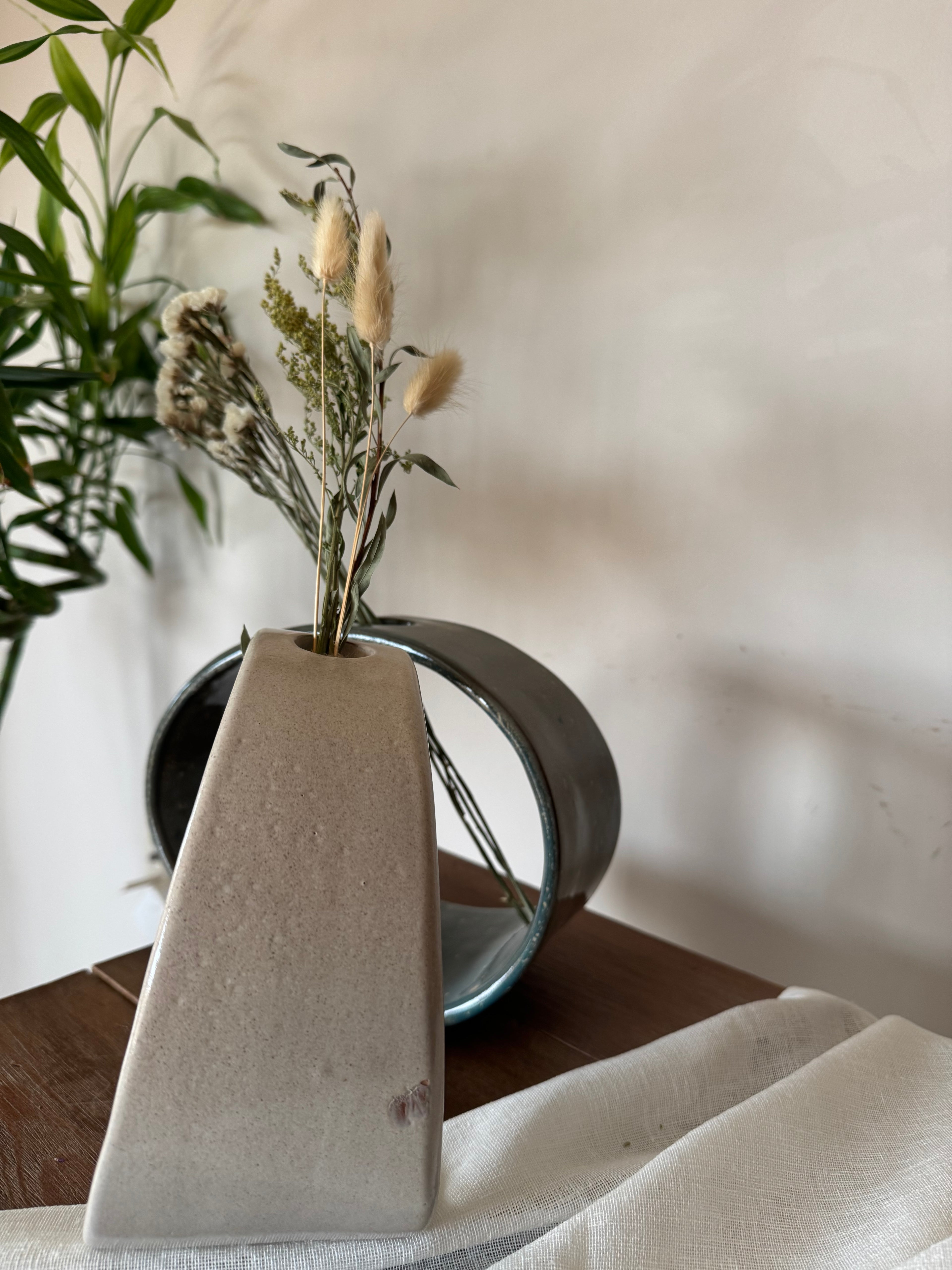 The Novel Ring Vases - Light Fusion