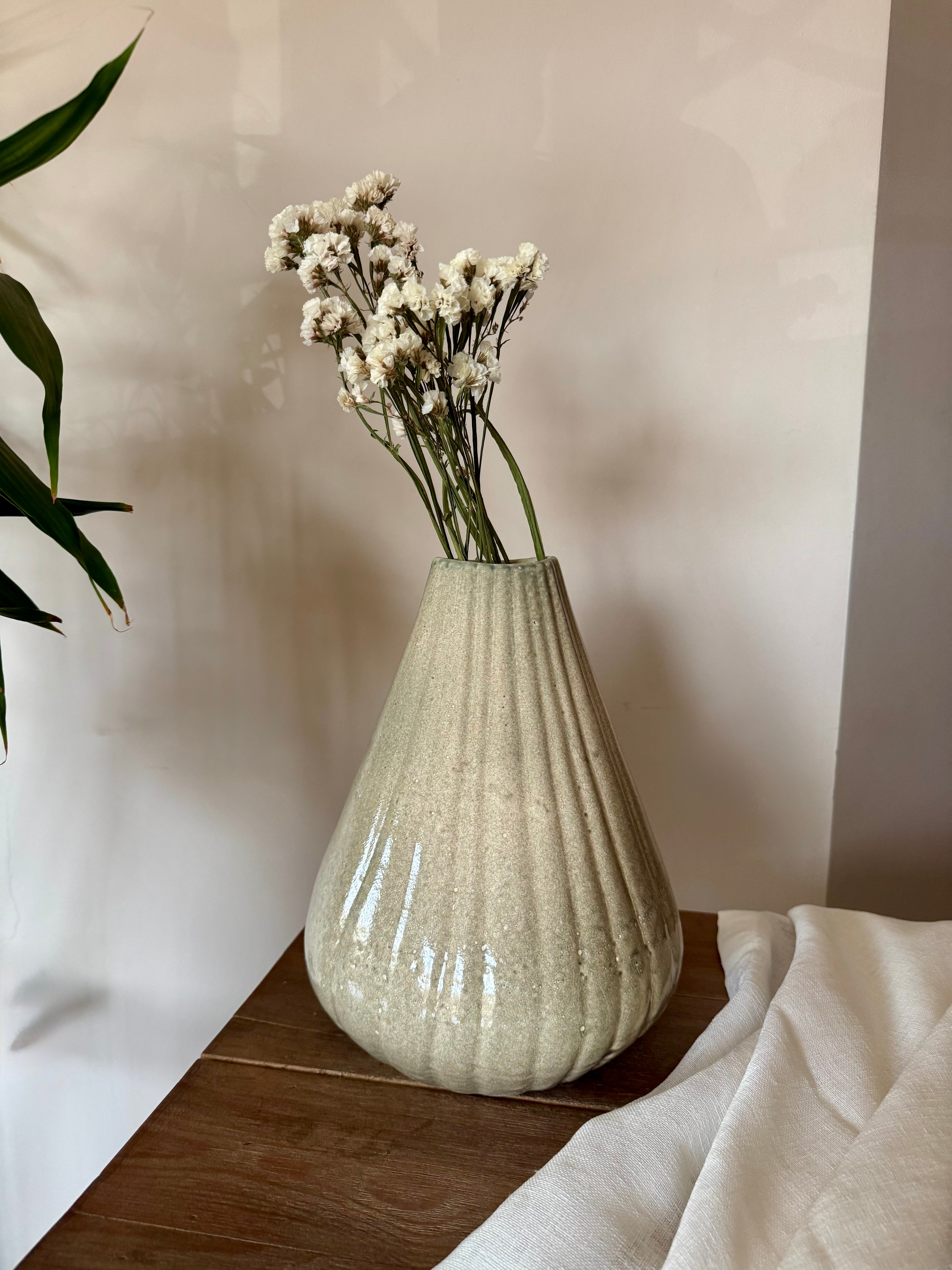 Shell Vase - Light Fusion