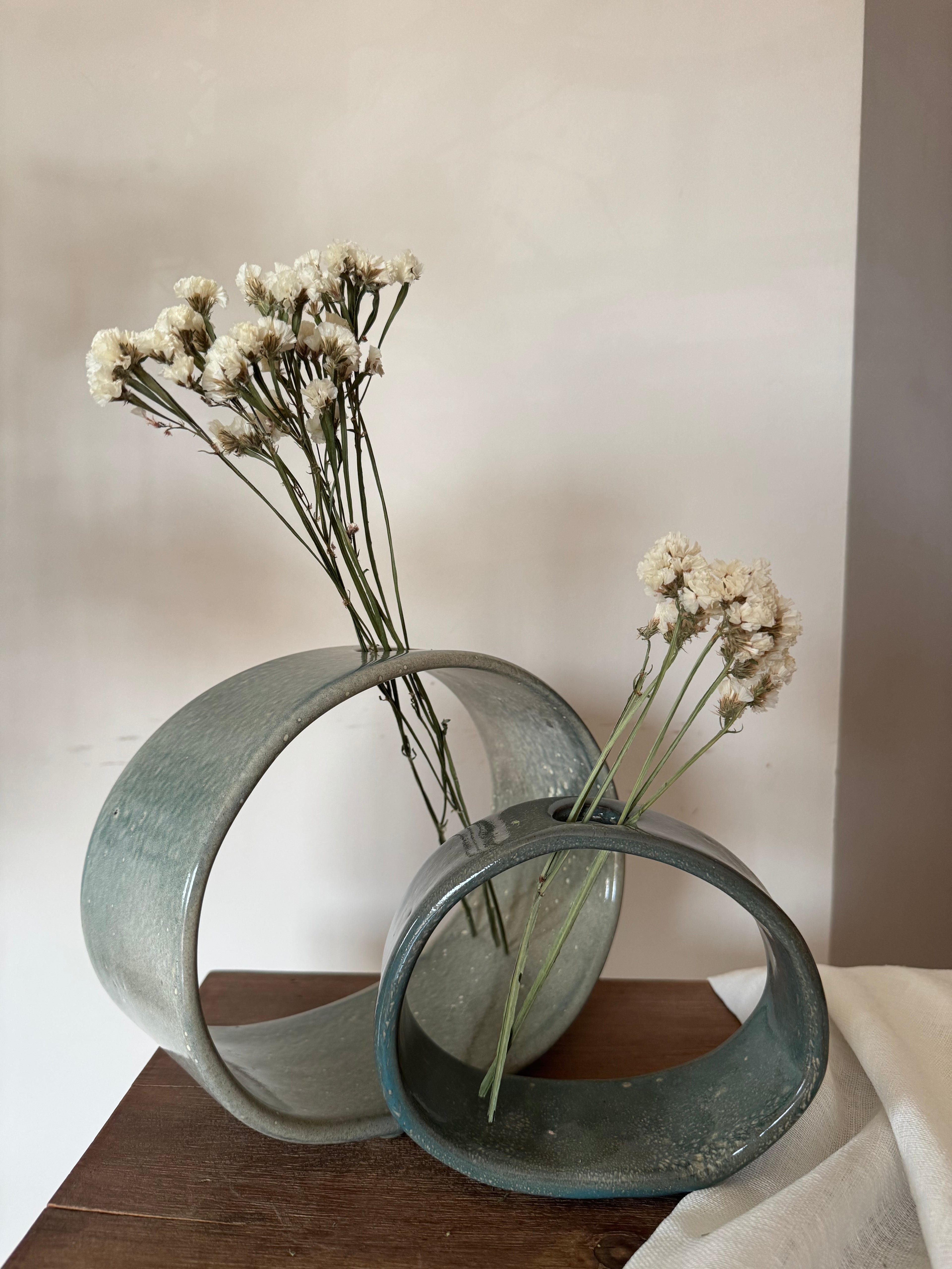 The Novel Ring Vases - Light Fusion