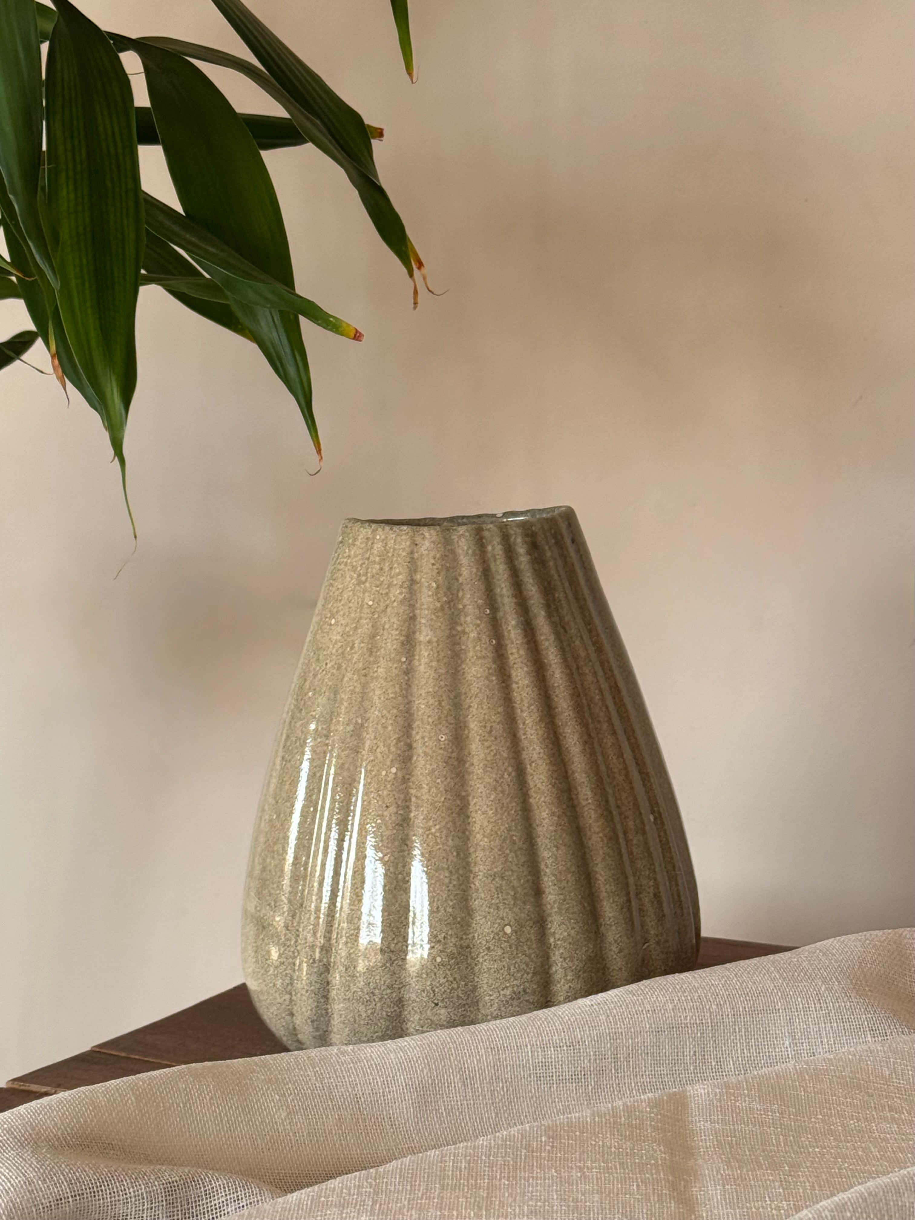Shell Vase - Light Fusion