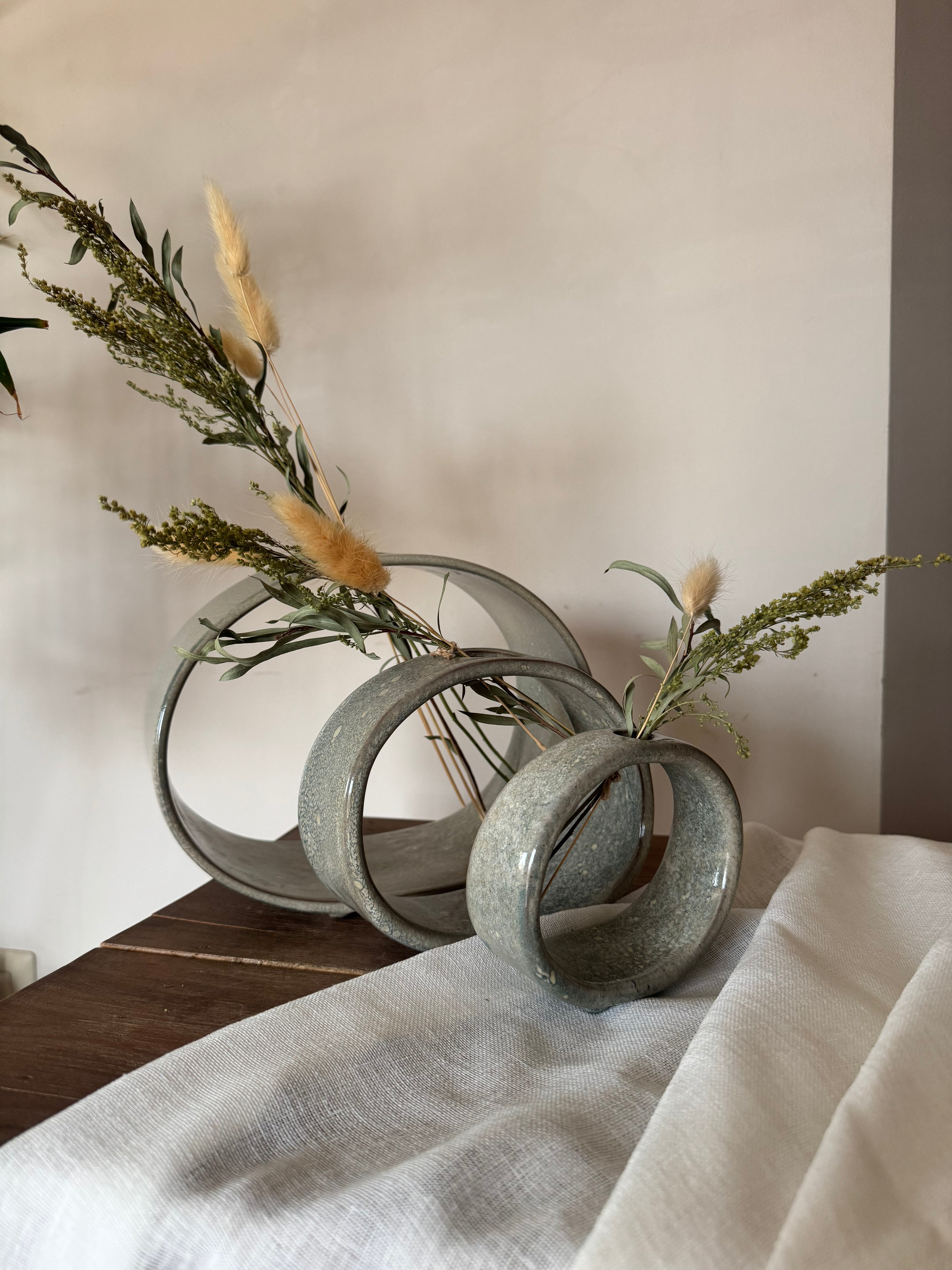 The Novel Ring Vases - Light Fusion
