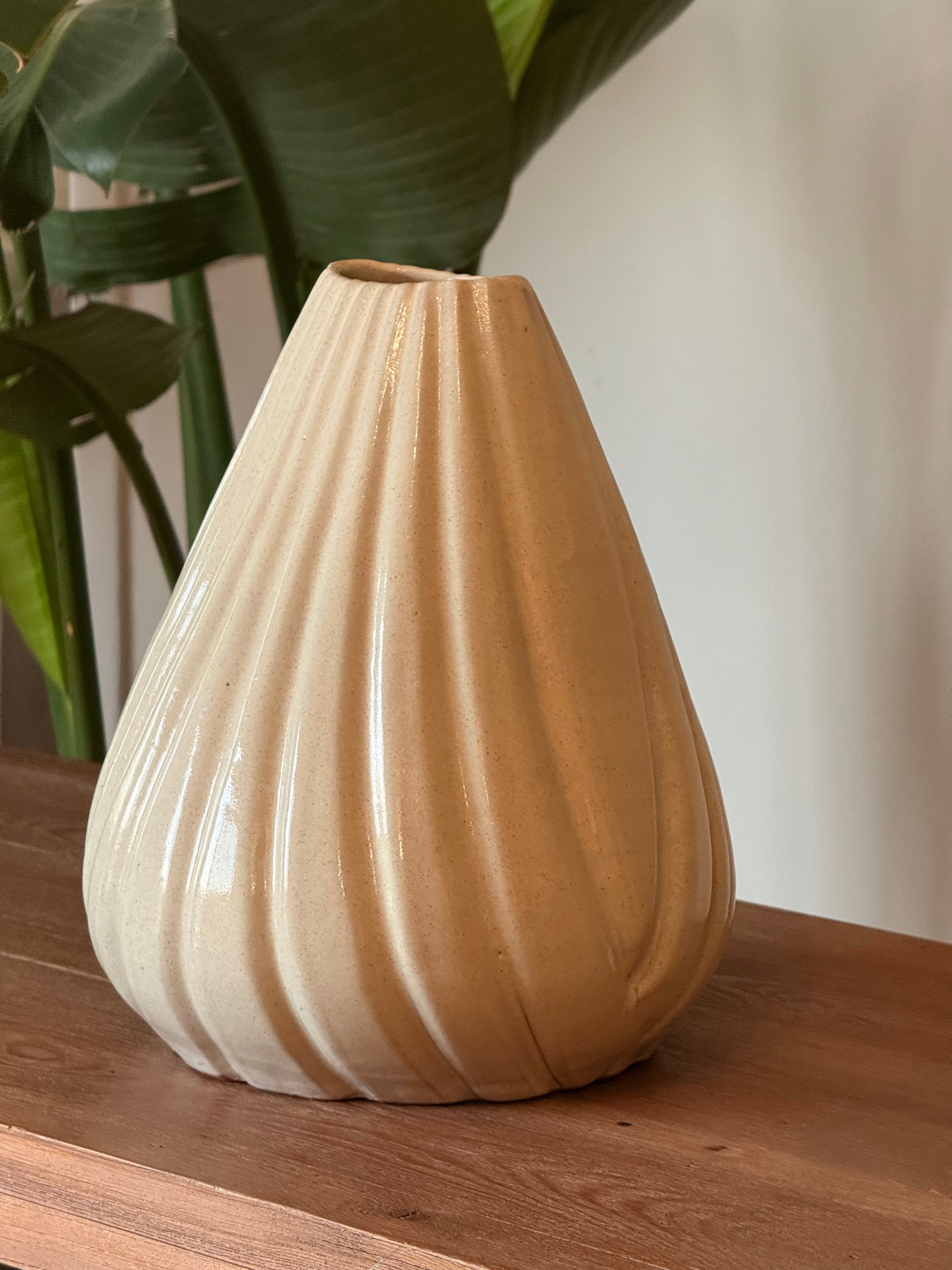 Shell Vase - Ivory