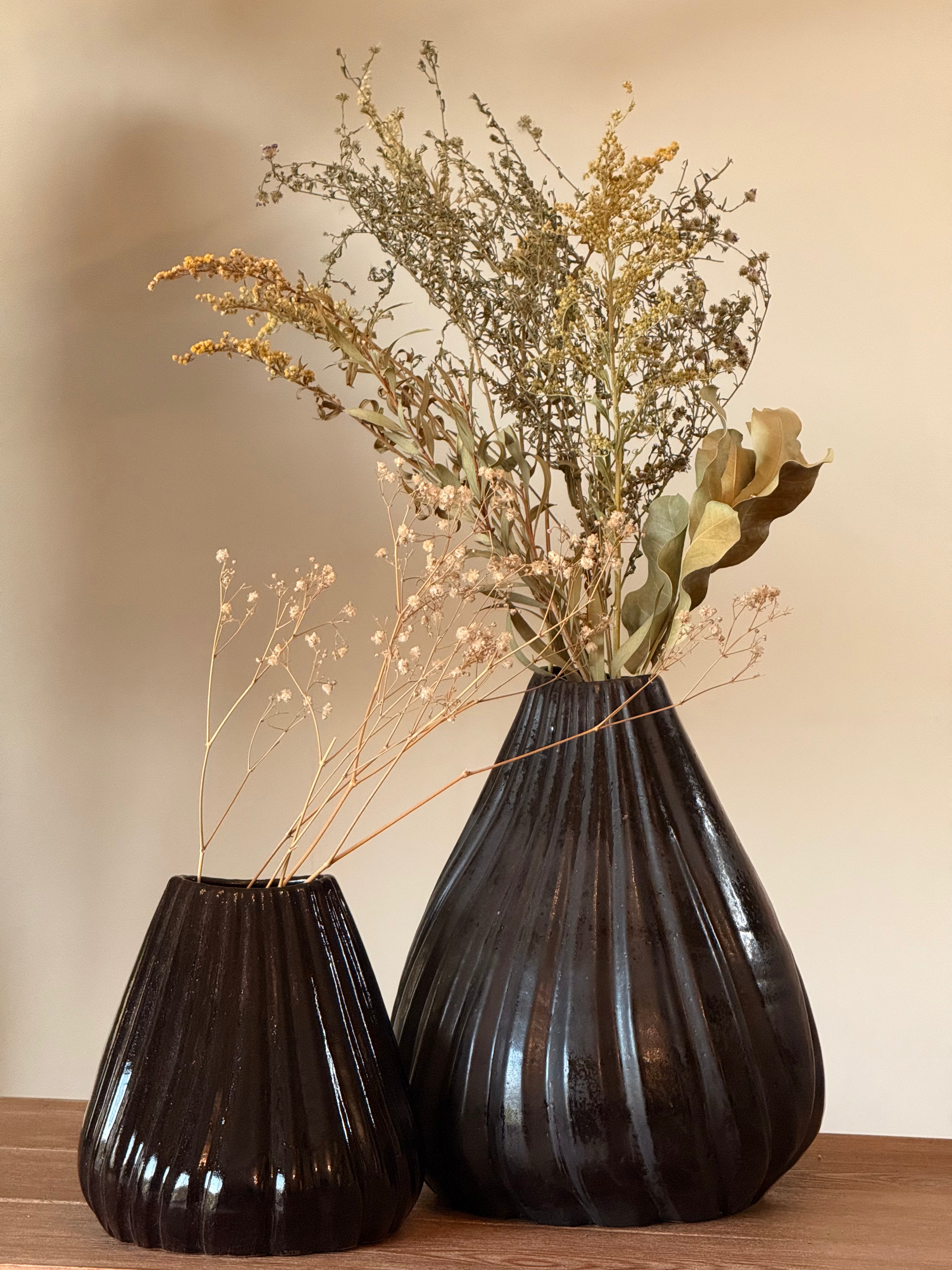 Shell Vase - Black